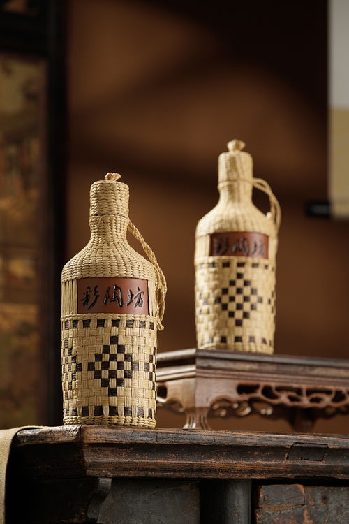 白酒場(chǎng)景圖拍攝 彩陶坊藤編系列產(chǎn)品